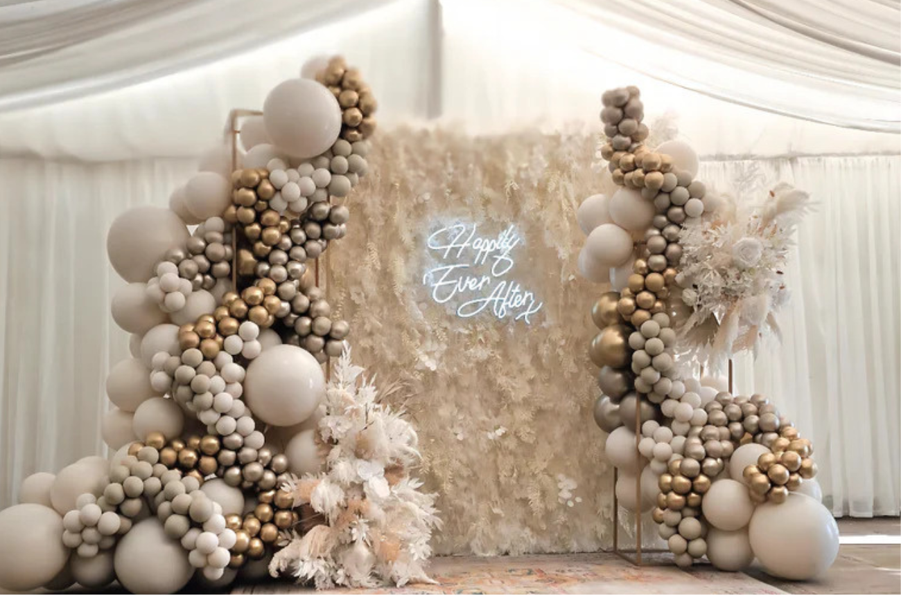 100% handmade, the champagne flower wall provides a lifelike appearance and is easy to set up. 