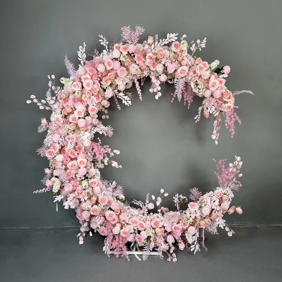 The 5D pink flower arch features a fabric backing, ensuring lifelike shapes and vibrant colors. 