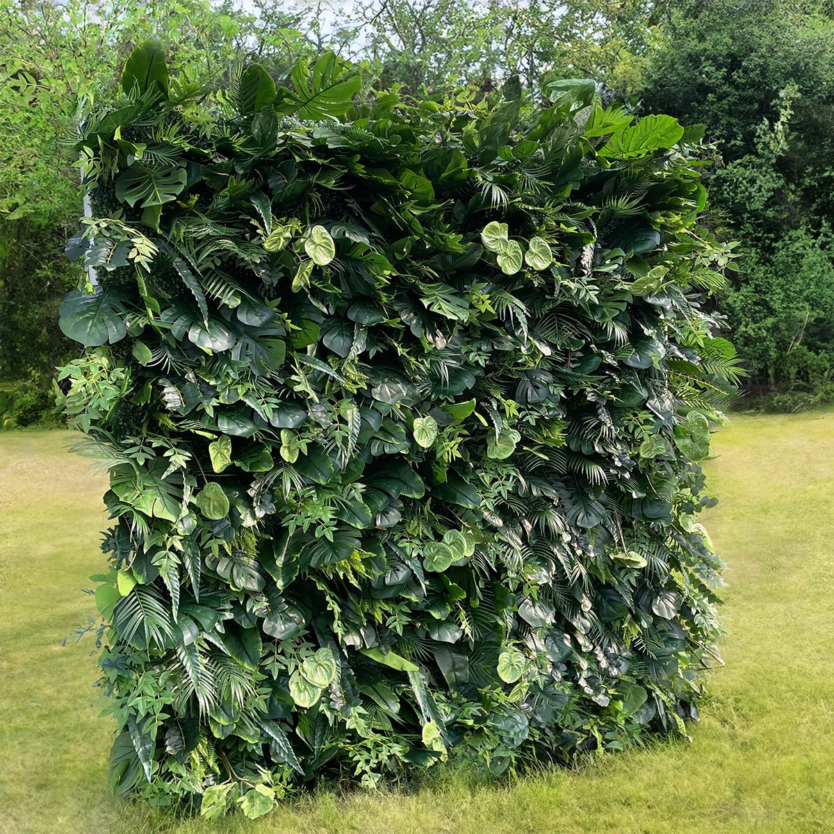 The green leaves flower wall's side view boasts realistic shapes and a fabric backing.