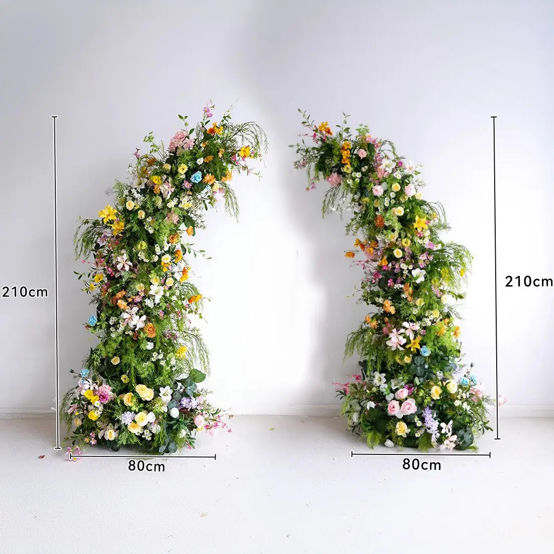 The green garden flower arch features a fabric backing, ensuring lifelike shapes and vibrant colors. 