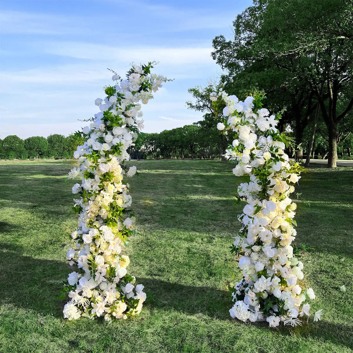 100% handmade, the white green flower pillar provides a lifelike appearance and is easy to set up. 