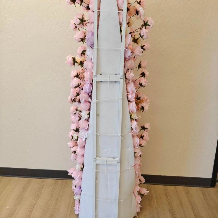 100% handmade, the pink purple flower arch provides a lifelike appearance and is easy to set up. 