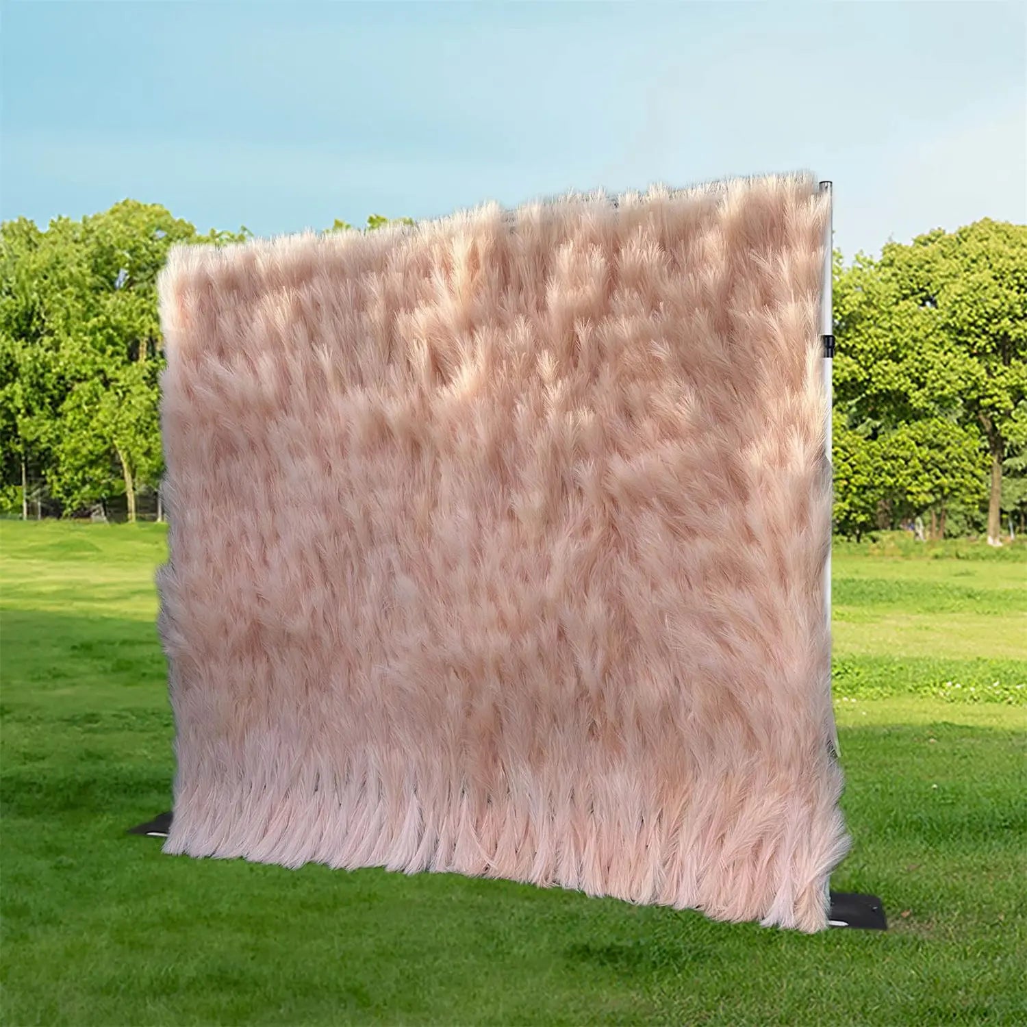 Crafted for realism, the 3D pink pampas flower wall boasts a fabric backing and fade-resistant colors.