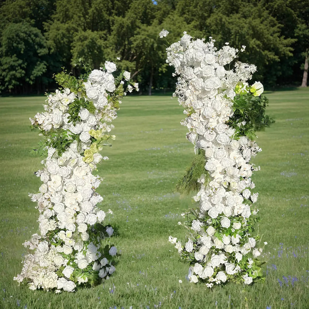 100% handmade, the white green leaf flower pillar provides a lifelike appearance and is easy to set up. 