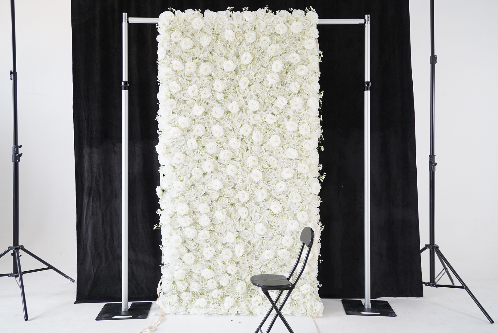 The baby breath pure white peony fabric flower wall presents a pure and romantic atmosphere.