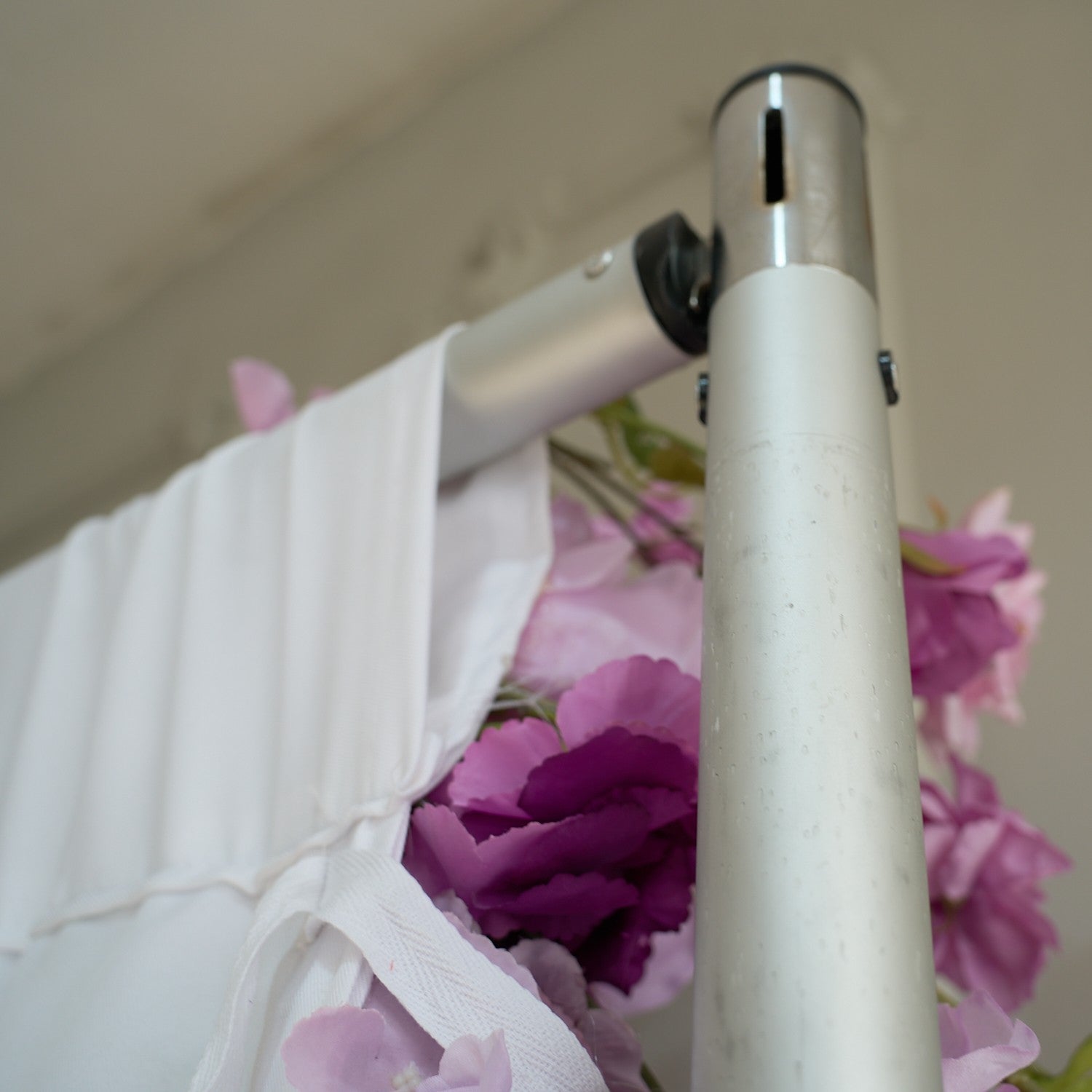 The purple roses florals flower wall can be hung on with a shelf.