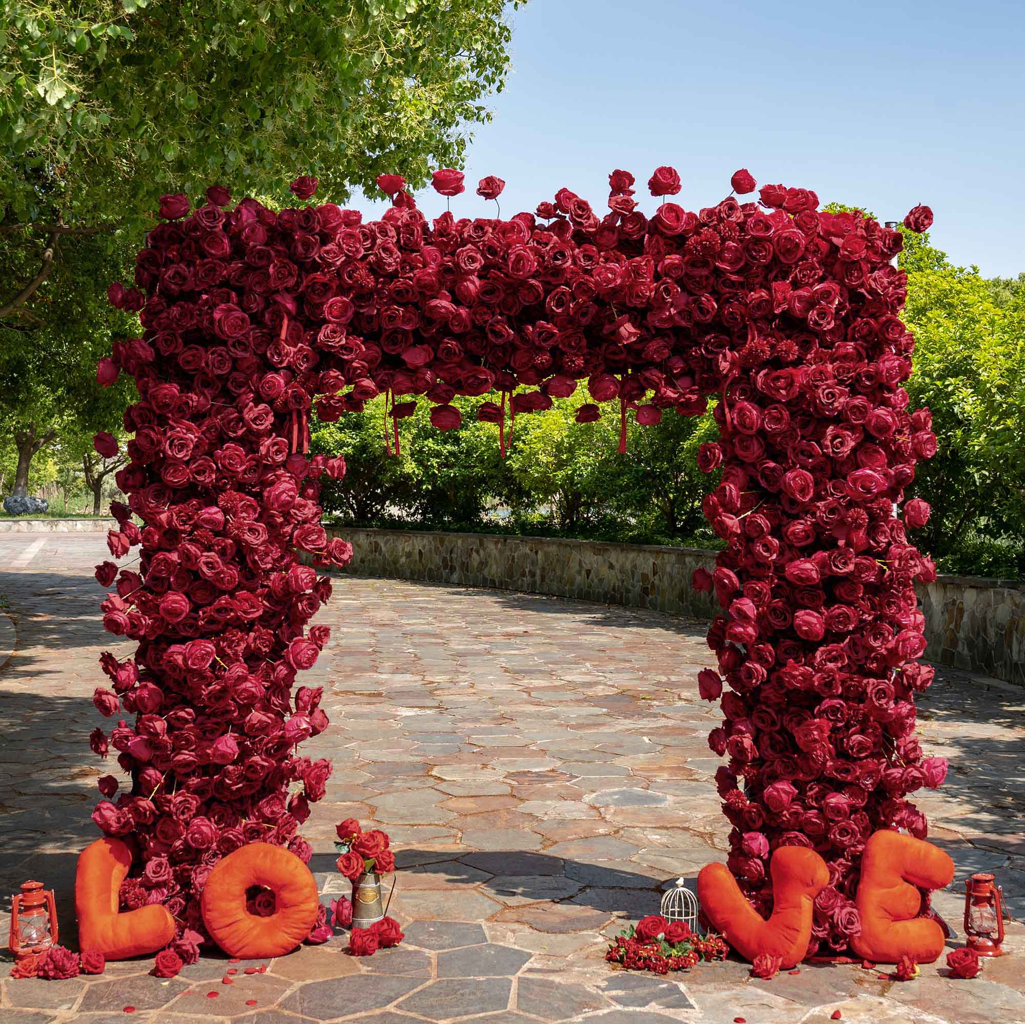 100% handmade, the wine red roses flower arch provides a lifelike appearance and is easy to set up.