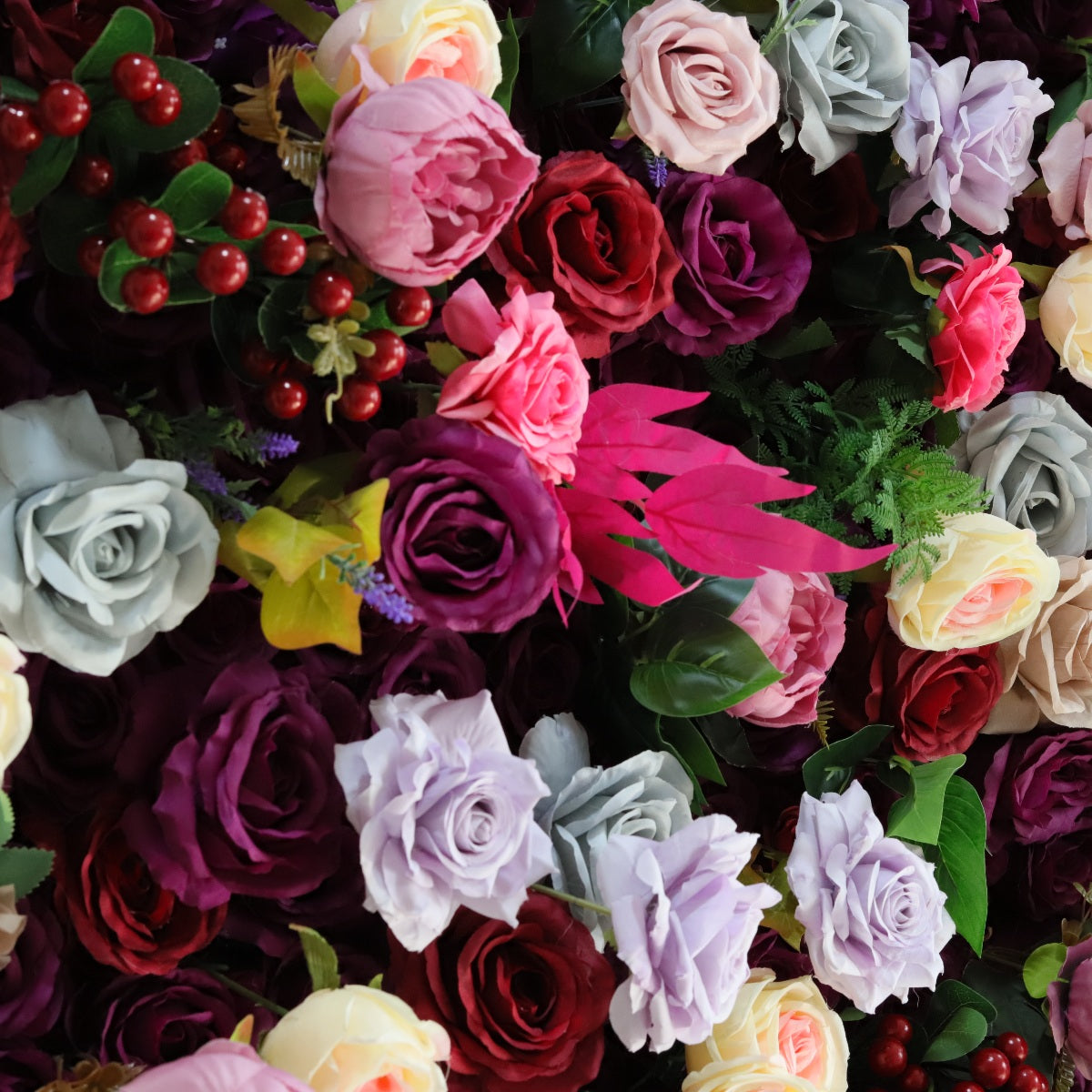 The purple roses fabric flower wall looks mysterious and elegant.