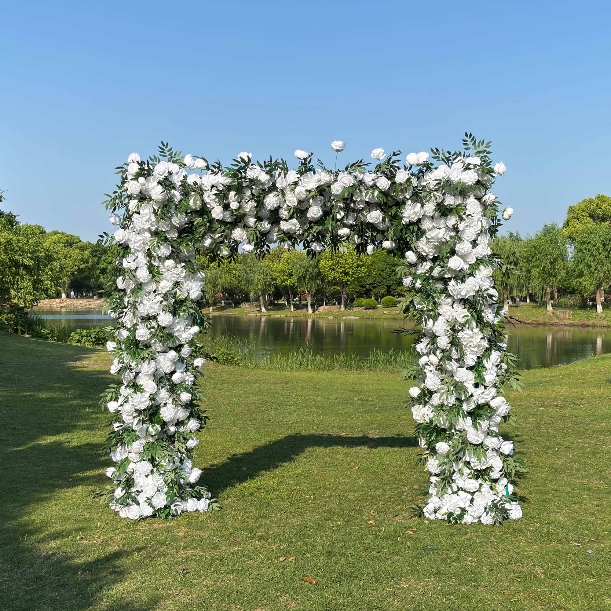 100% handmade, the 8x8ft white green roses flower arch provides a lifelike appearance and is easy to set up.