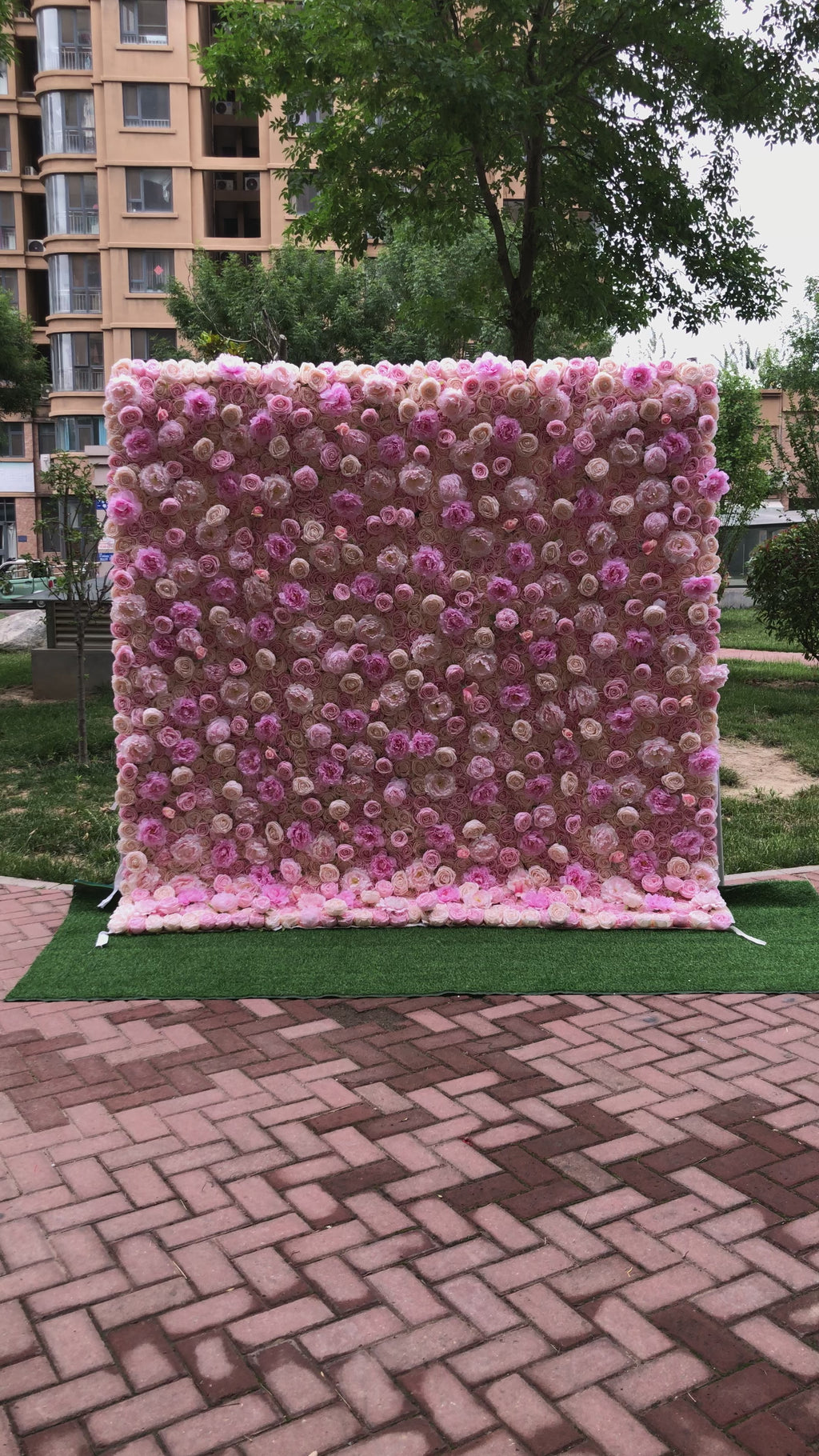 The pink champagne peony fabric flower wall looks cute and romantic.